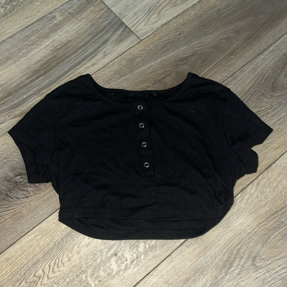 BLACK CROP TOP